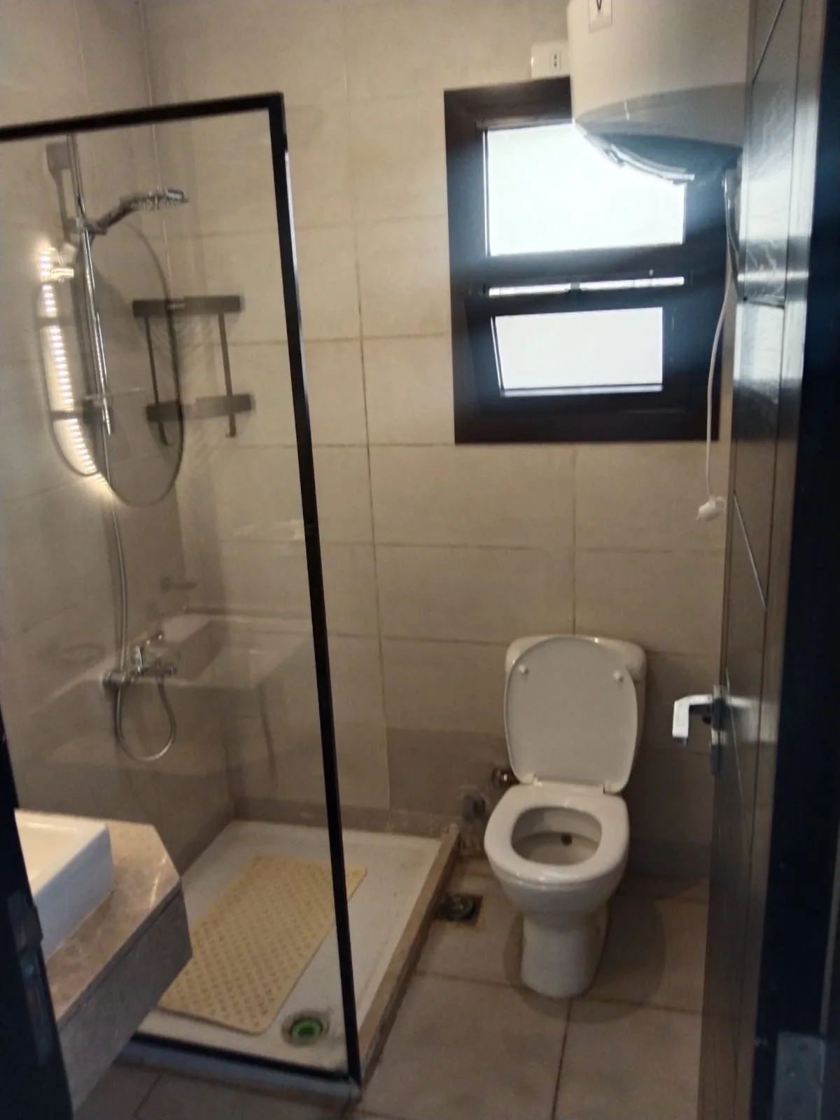 3 bedrooms kitchen and ACs apartment for rent