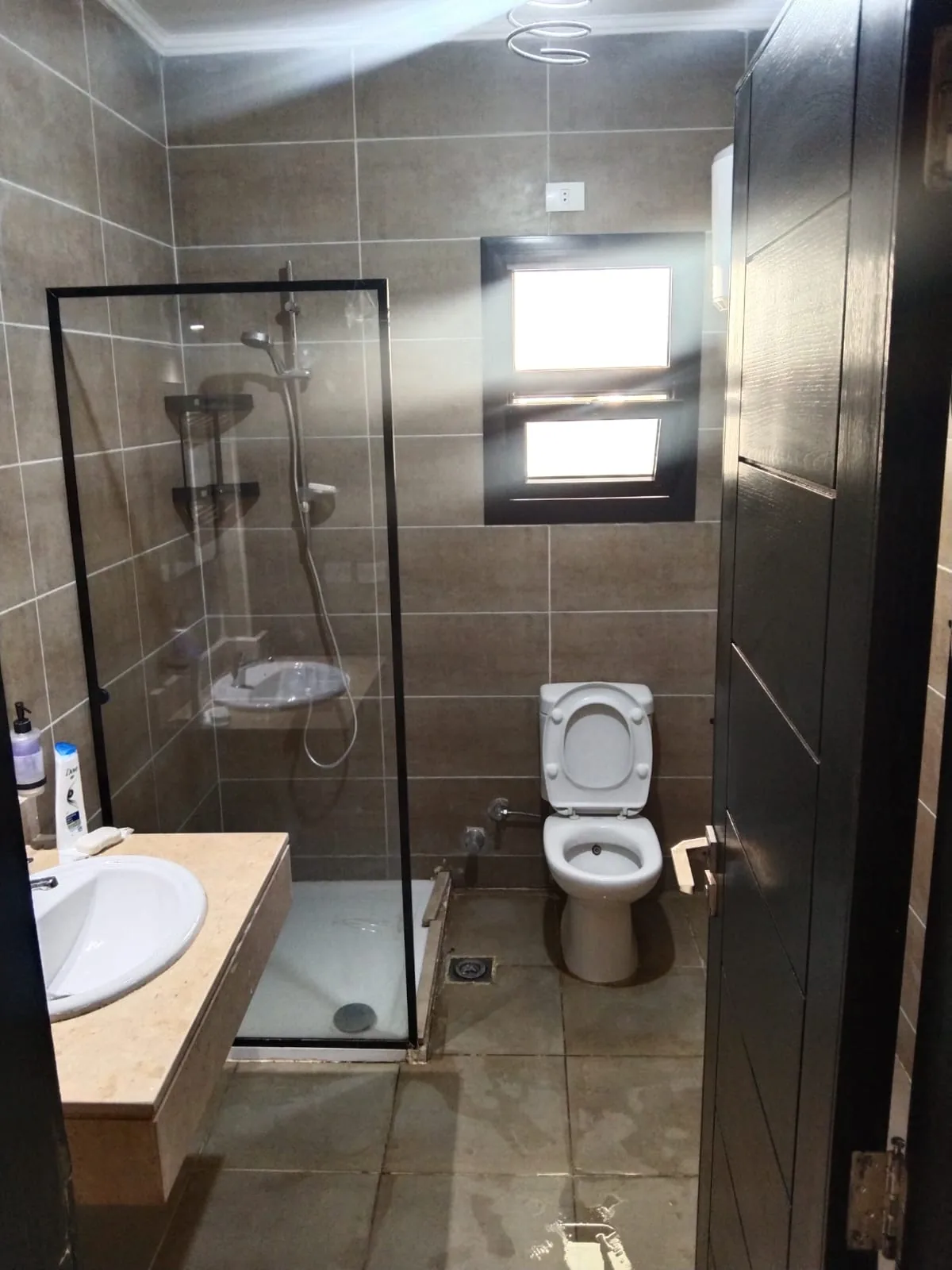 3 bedrooms kitchen and ACs apartment for rent