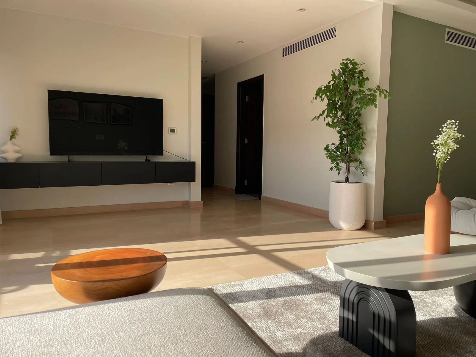 Modern Furnished Apartment For Rent in Cfc