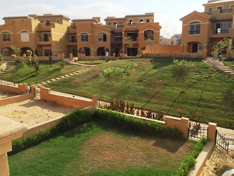 Town house middle for sale in Dyar park