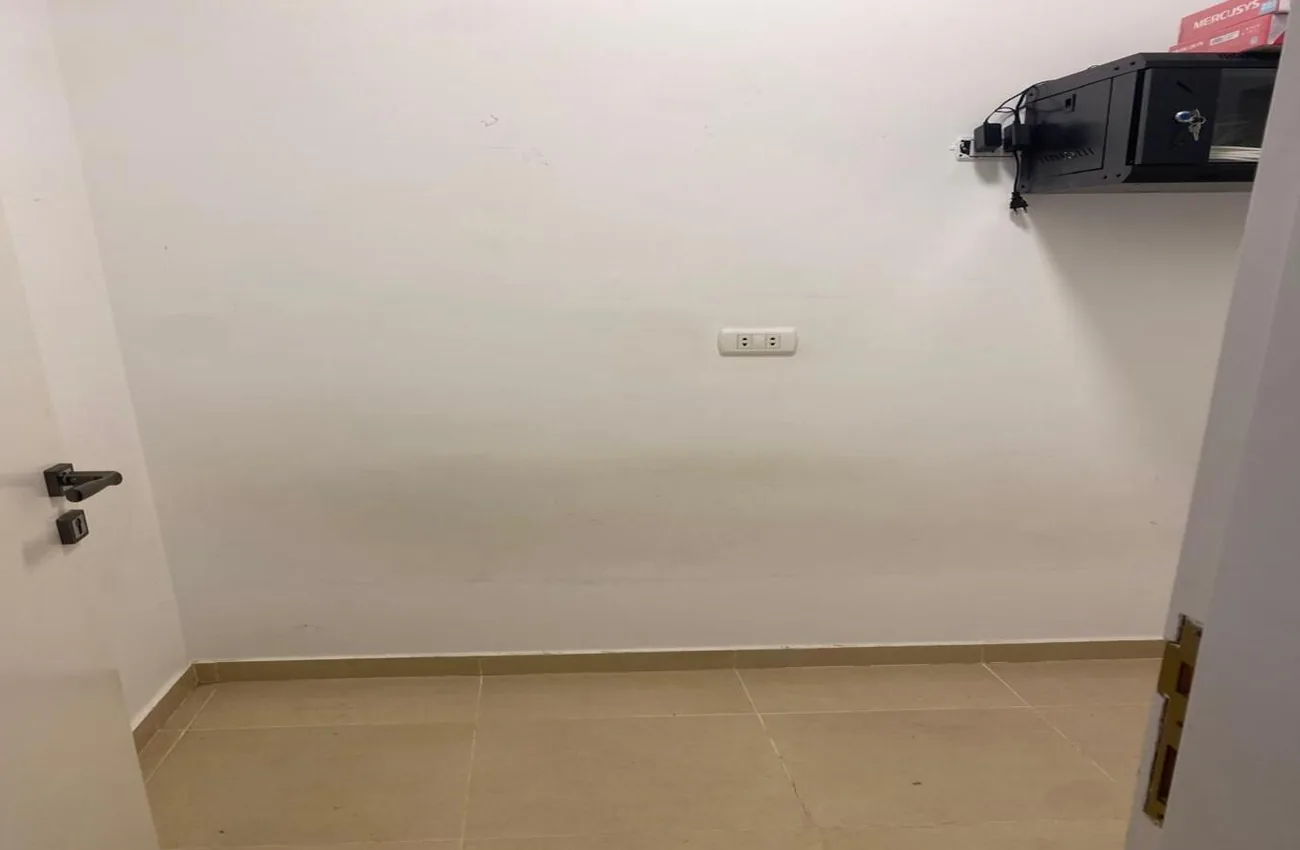 Apartment 3Br (Kitchen &amp;Ac’s) For Rent Eastown