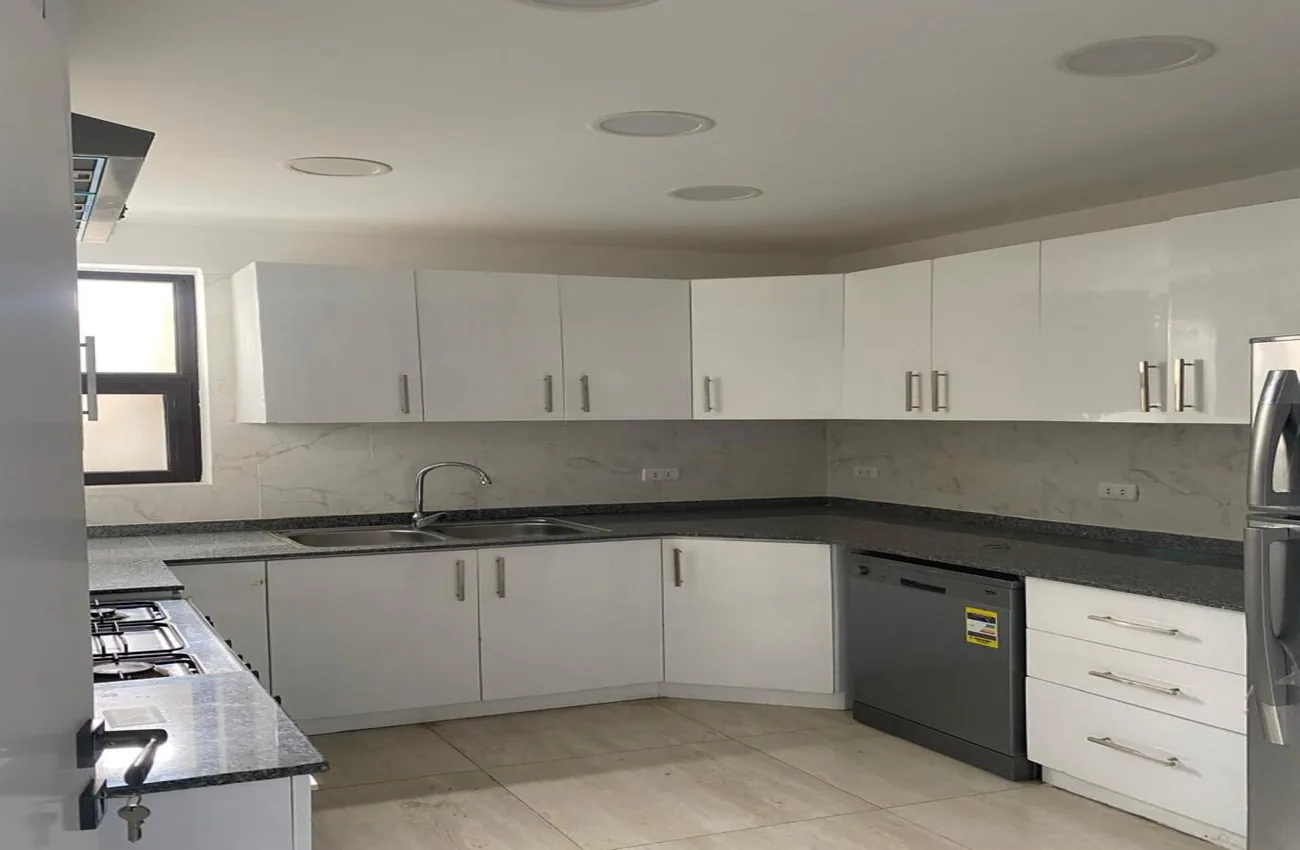 Apartment 3Br (Kitchen &amp;Ac’s) For Rent Eastown