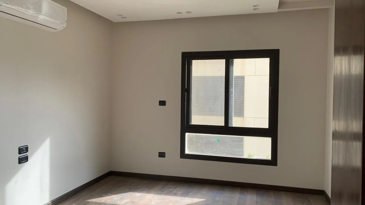Modern Apartment  Rent in eastown-kitchen & ACS