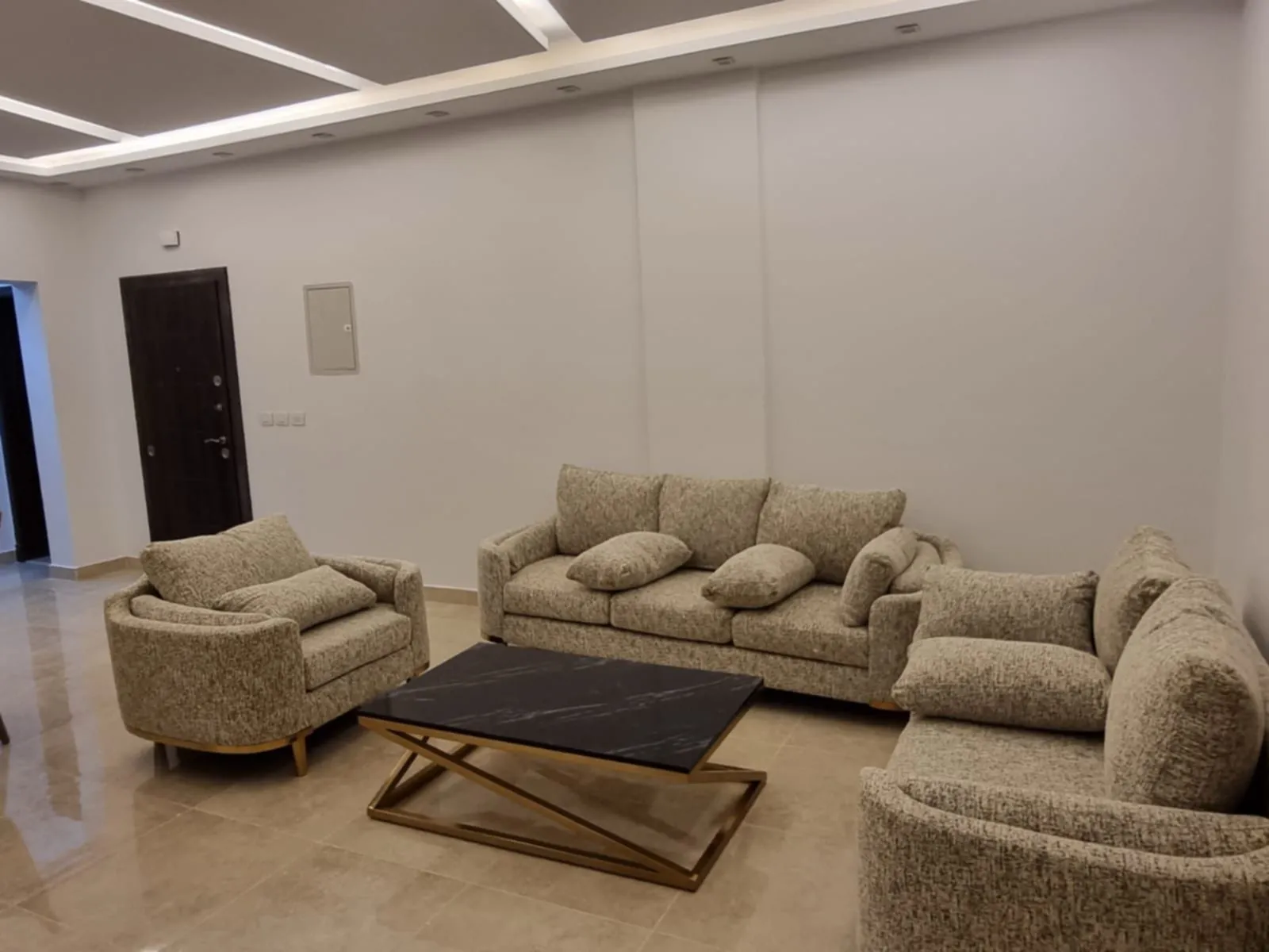 Apartment (Kitchen & Ac’s) For Rent in Al Marasem