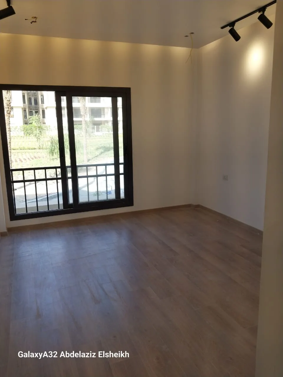 Apartment (Kitchen & Ac’s) For Rent in Al Marasem
