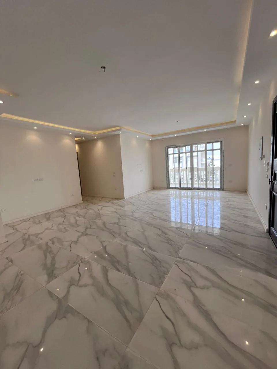 Apartment 2BR Super Lux For Rent in Hyde Park