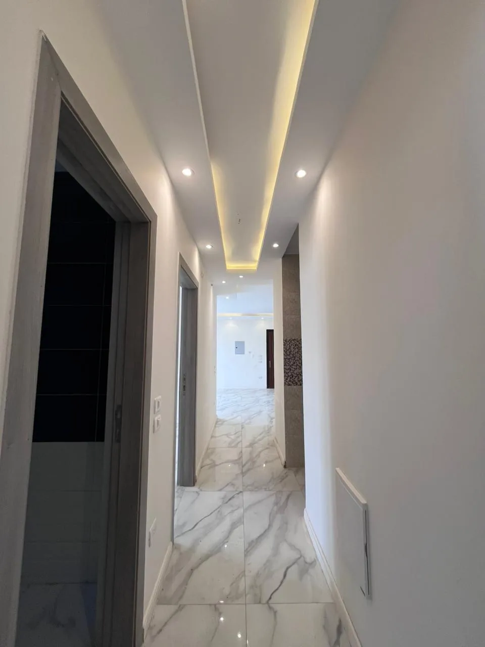 Apartment 2BR Super Lux For Rent in Hyde Park