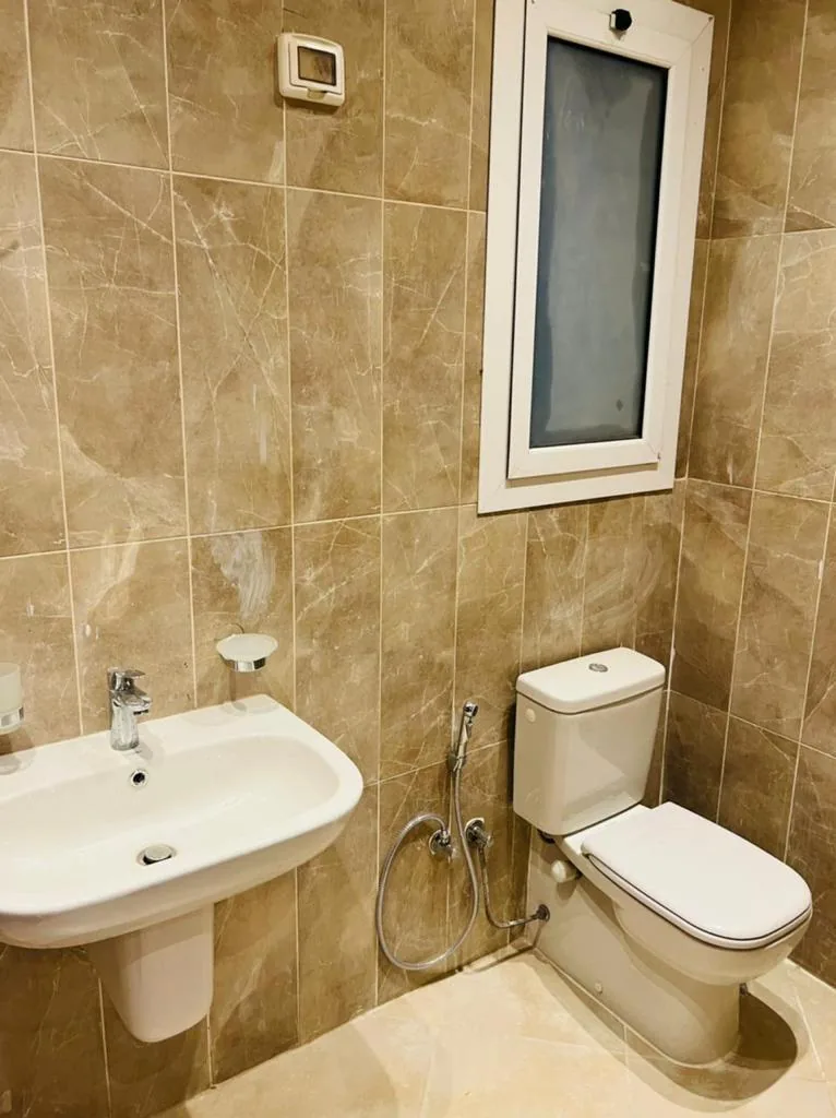 Semi furnished Apartment for rent 208m N Hyde Park