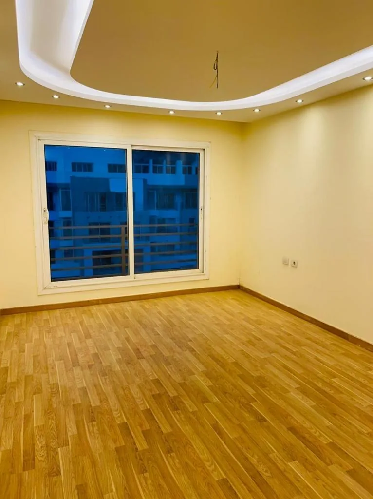 Semi furnished Apartment for rent 208m N Hyde Park