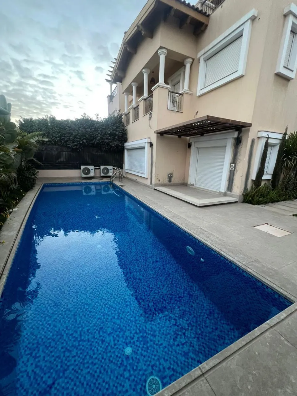 Twin House For Rent with Private Pool in Hyde Park