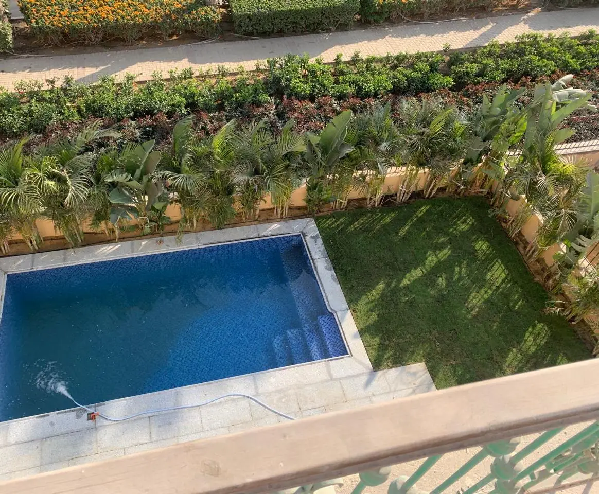 Twinhouse for rent in Hyde park with private pool