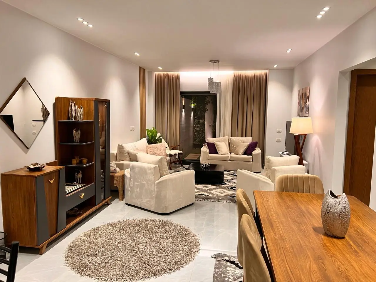 Apartment with garden For Rent in Lake View