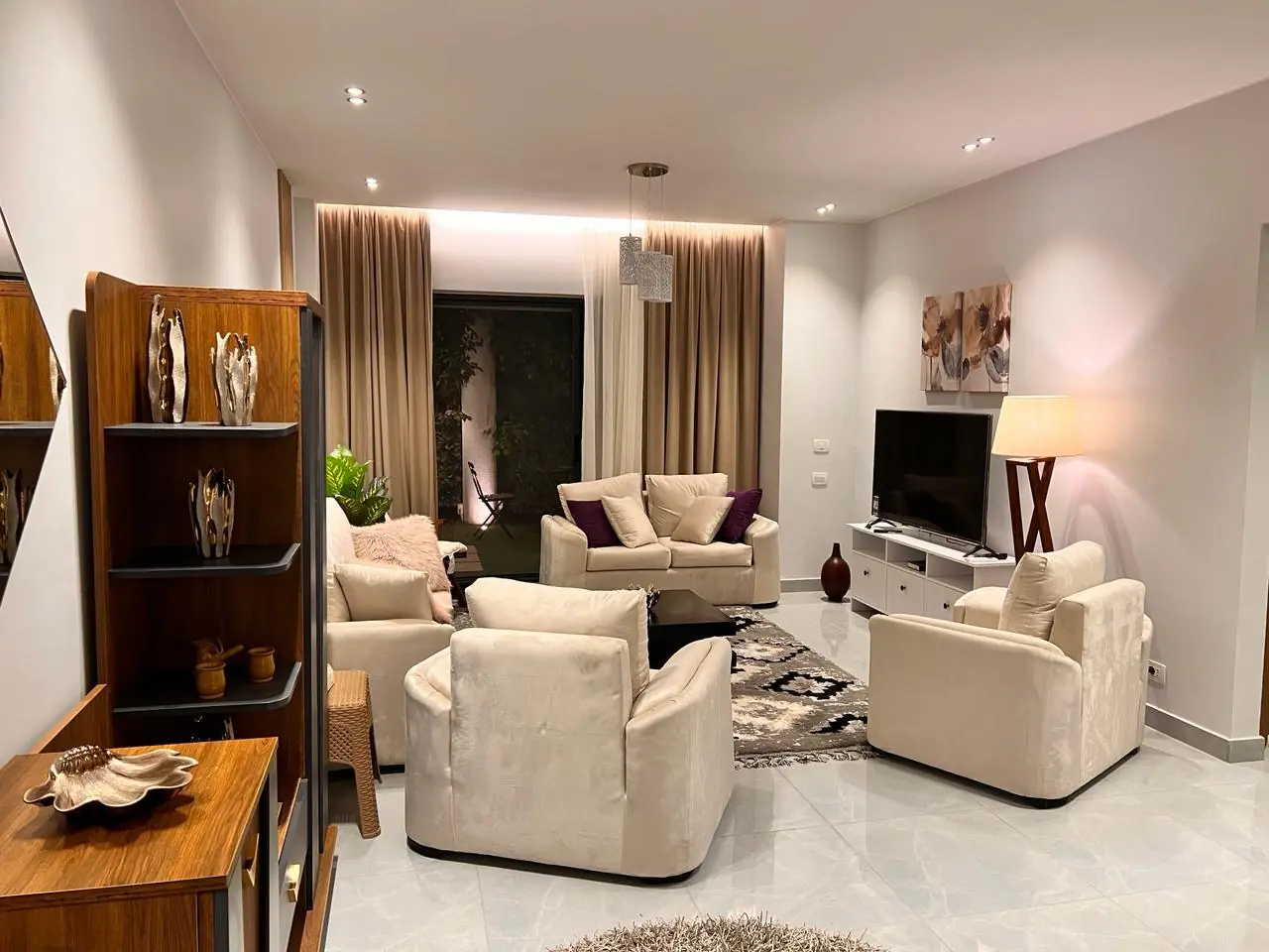 Apartment with garden For Rent in Lake View