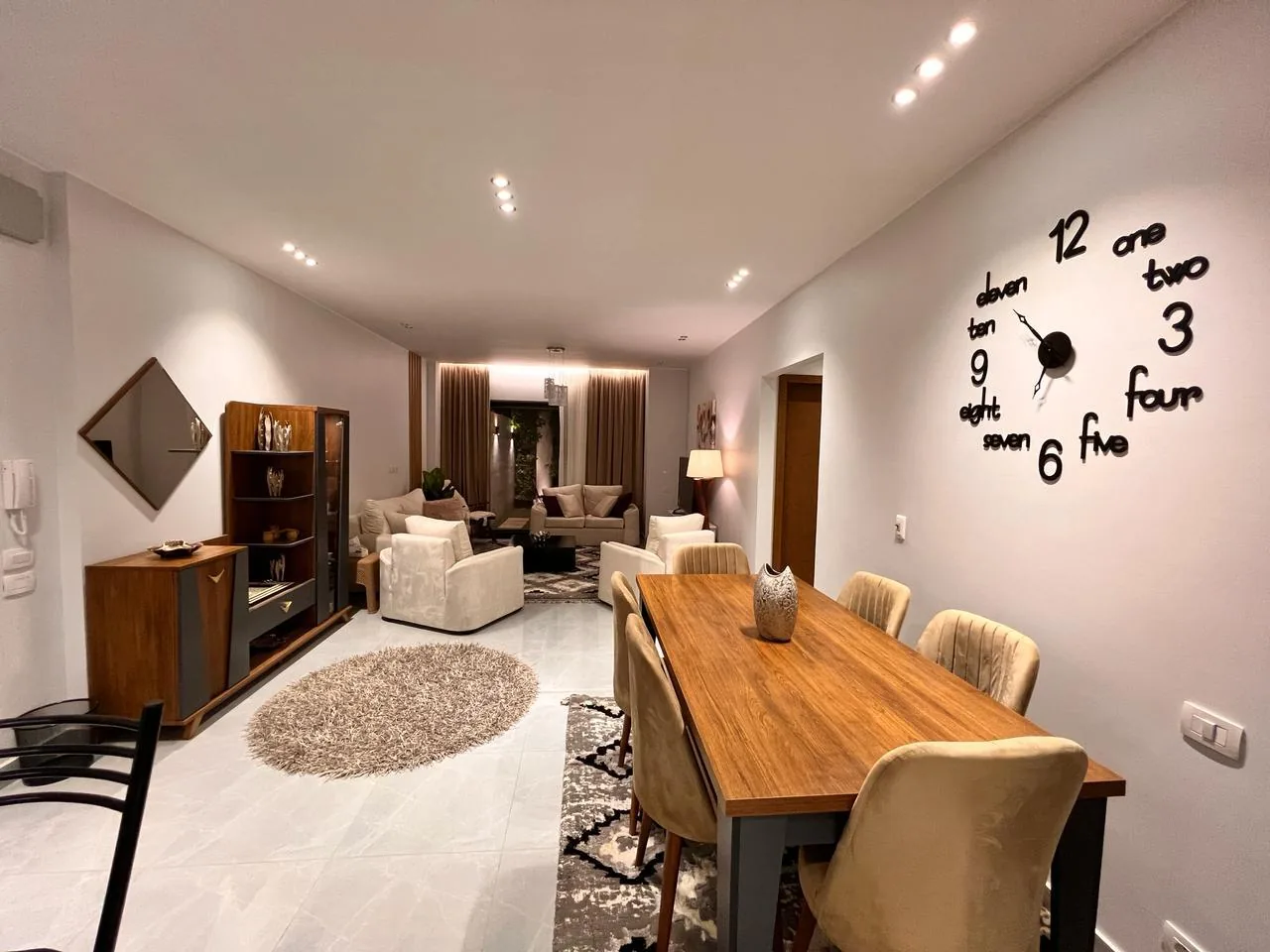 Apartment with garden For Rent in Lake View