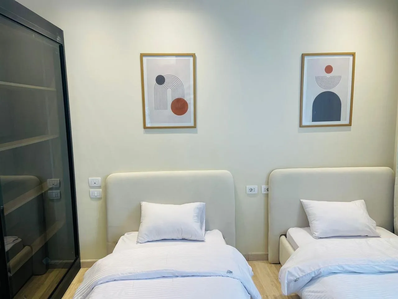 Modern Furnished 2 BR Apartment For Rent Lake View