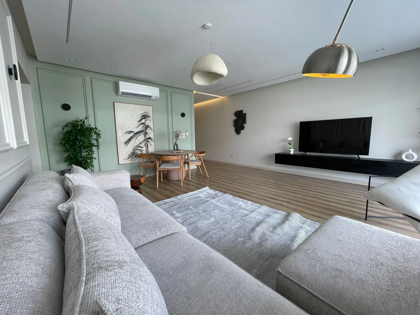 Rent a Modern Furnished Apartment in Lake View