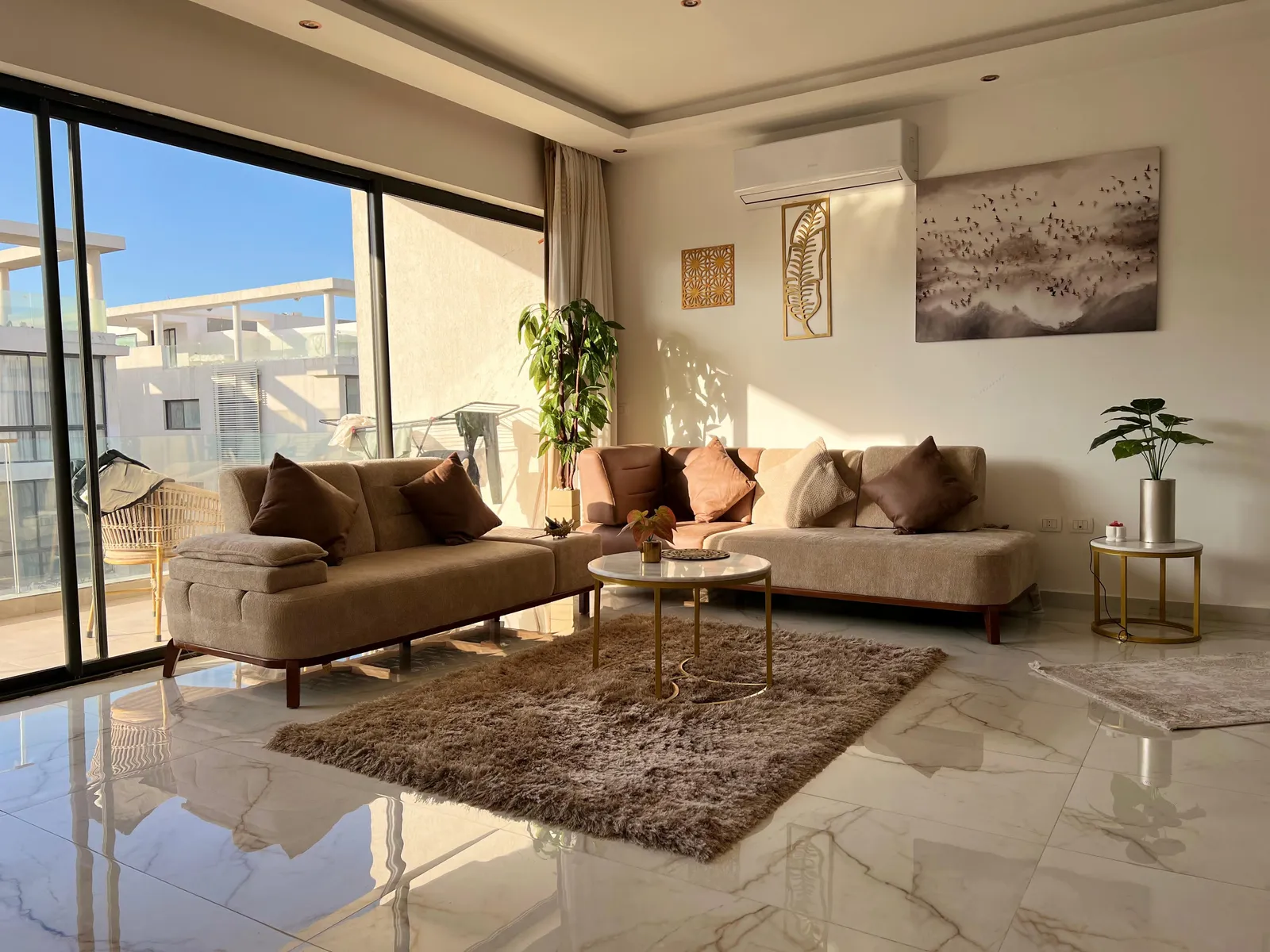 Modern Furnished Apartment For Rent in Lake View