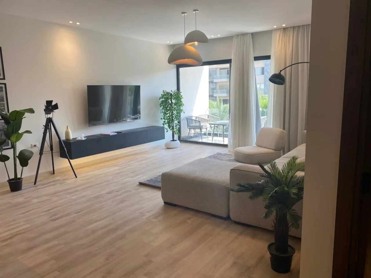 Rent a Modern Furnished Apartment in Lake View