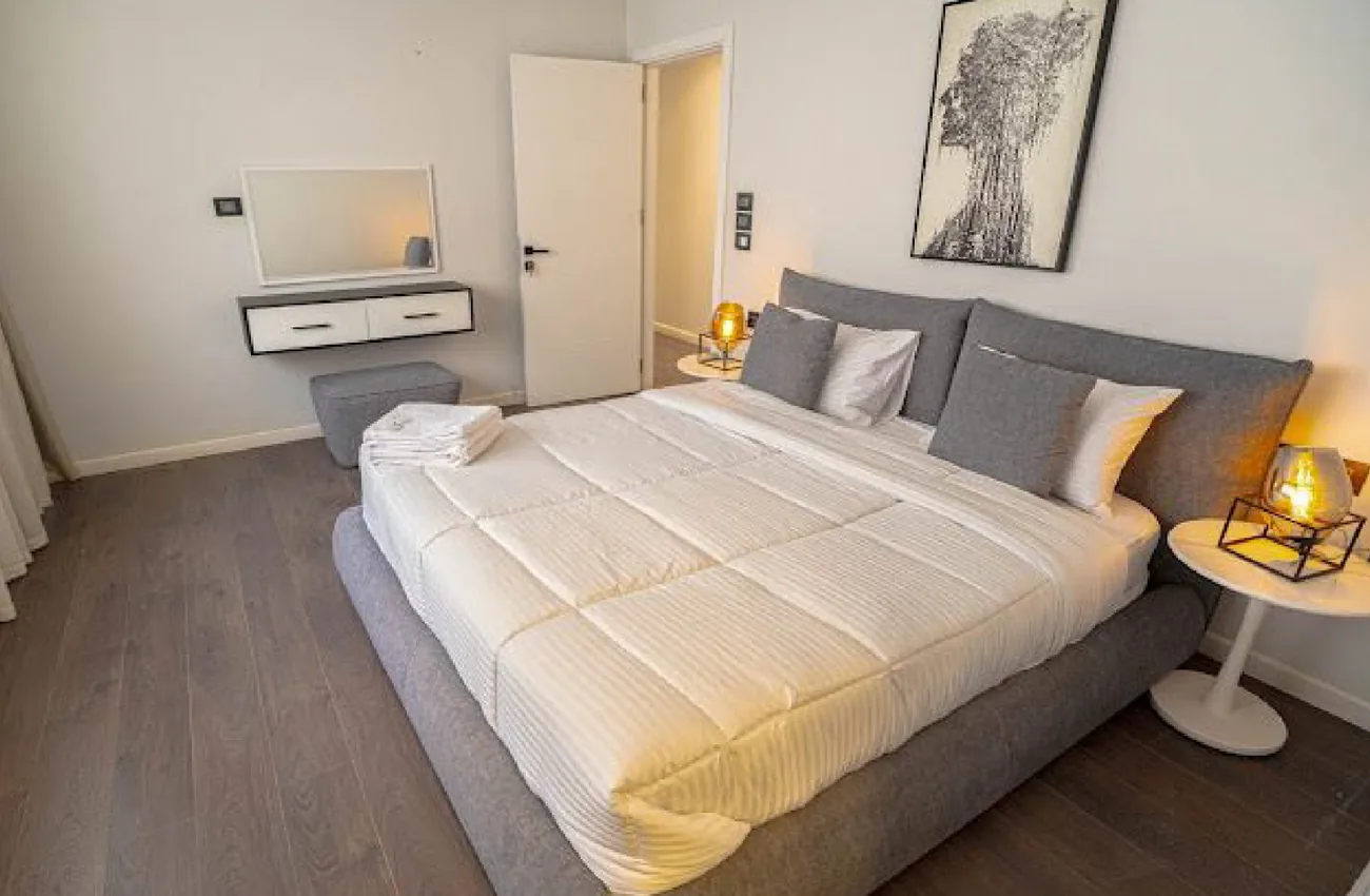 Apartment For Rent in Compound Lake View Residence 210 sqm