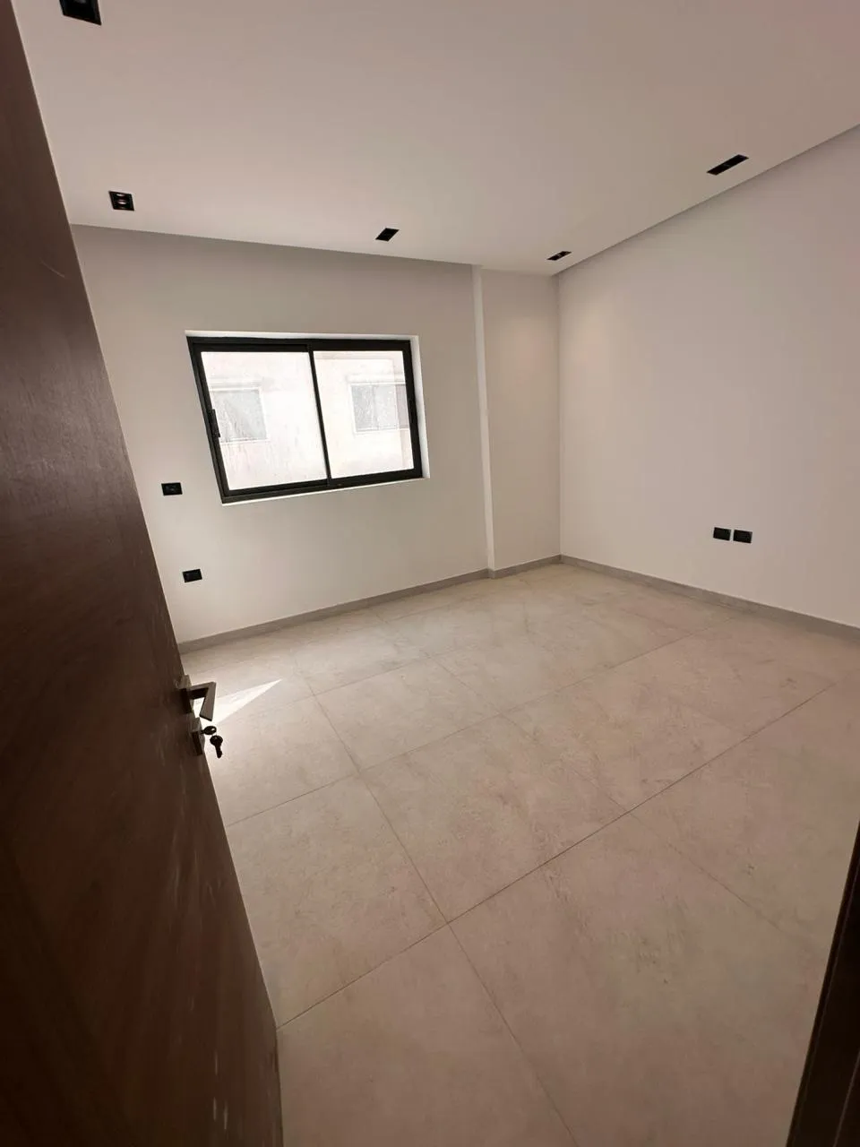 Apartment 190 m for Rent – Lake View Residence, NC