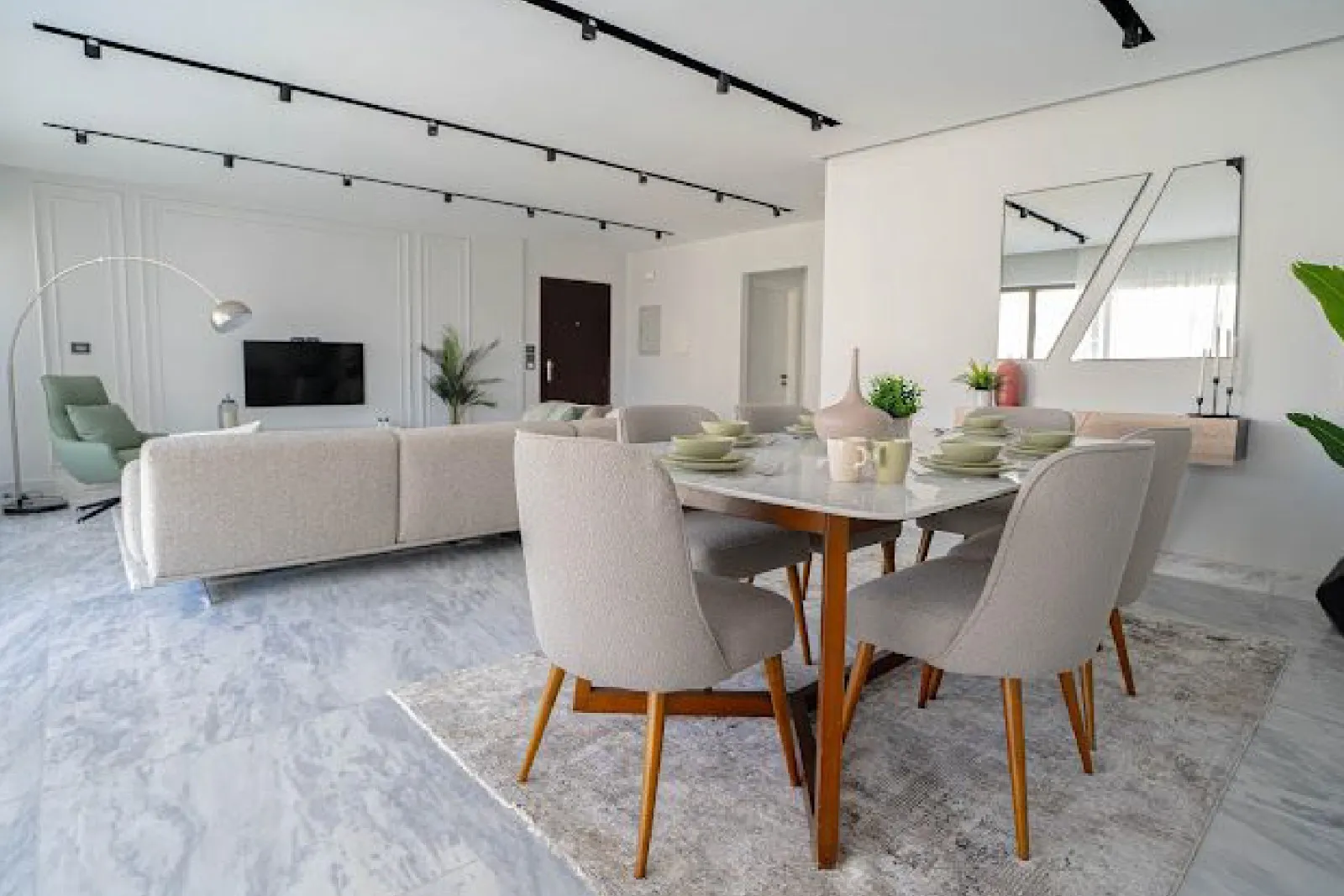 Furnished Apartment 3BR For Rent in Lake View