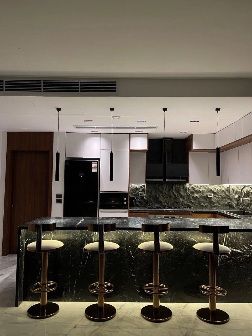 Ground floor with garden 212m-lake view residence