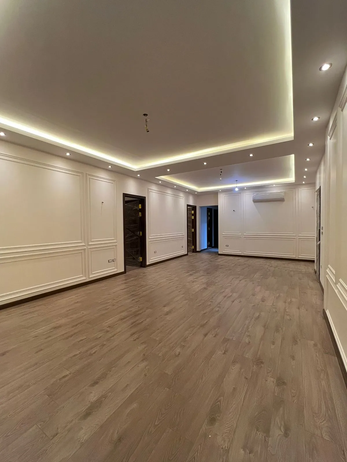 Semi Furnished Apartment 4BR For Rent in Lake View