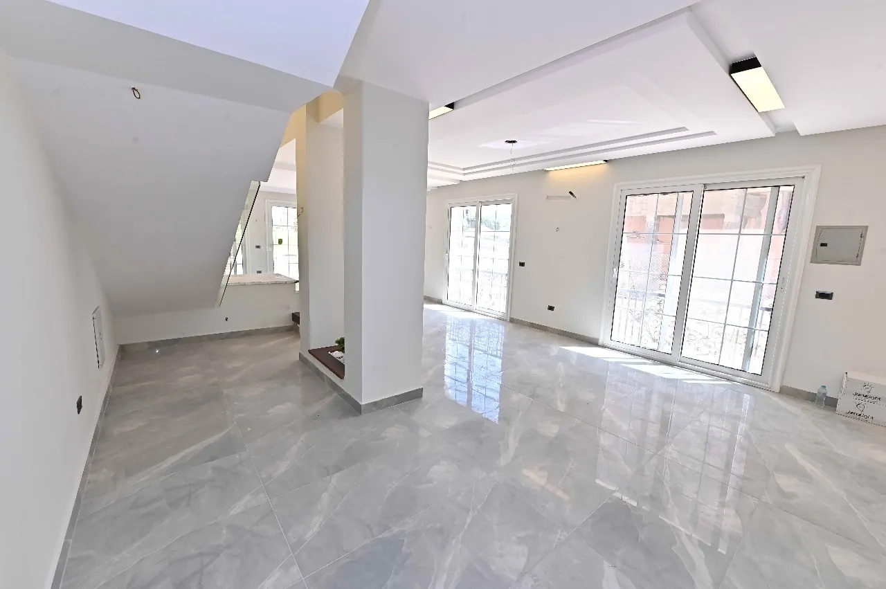 Twin House 4BR For Rent in Compound Layan