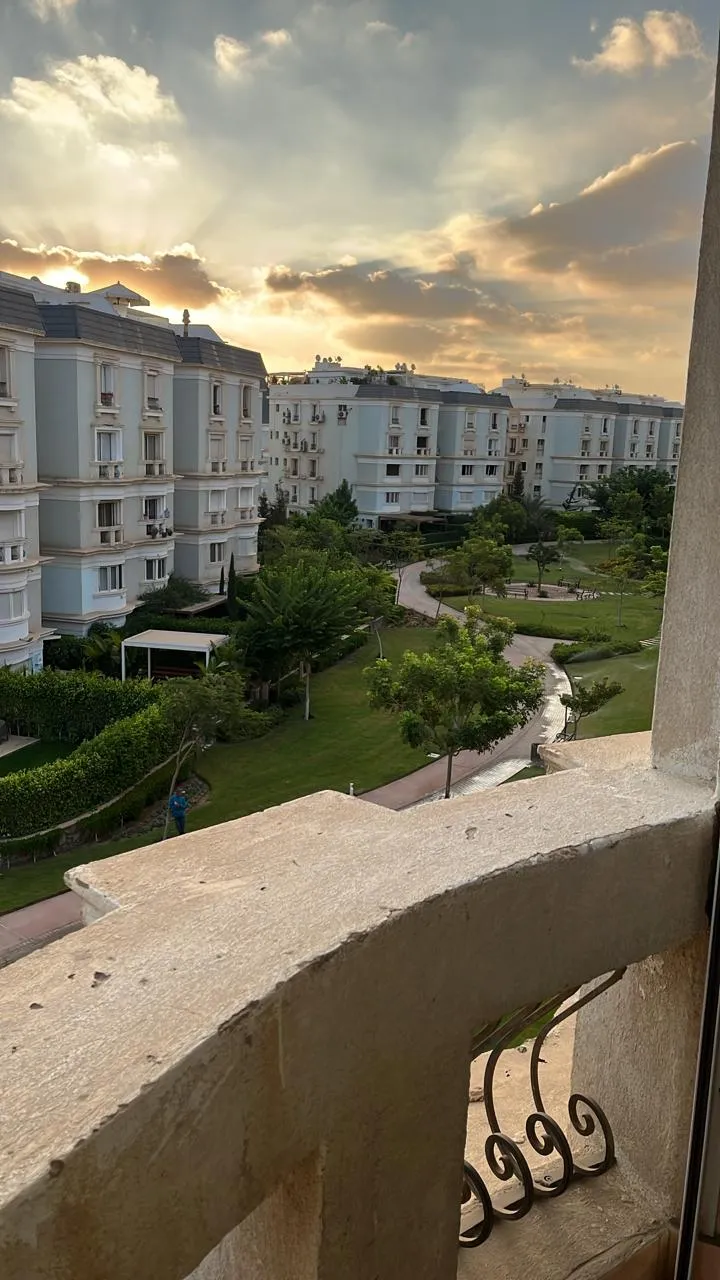 Fully finished 3 bedrooms view pool and landscape MV hyde Park