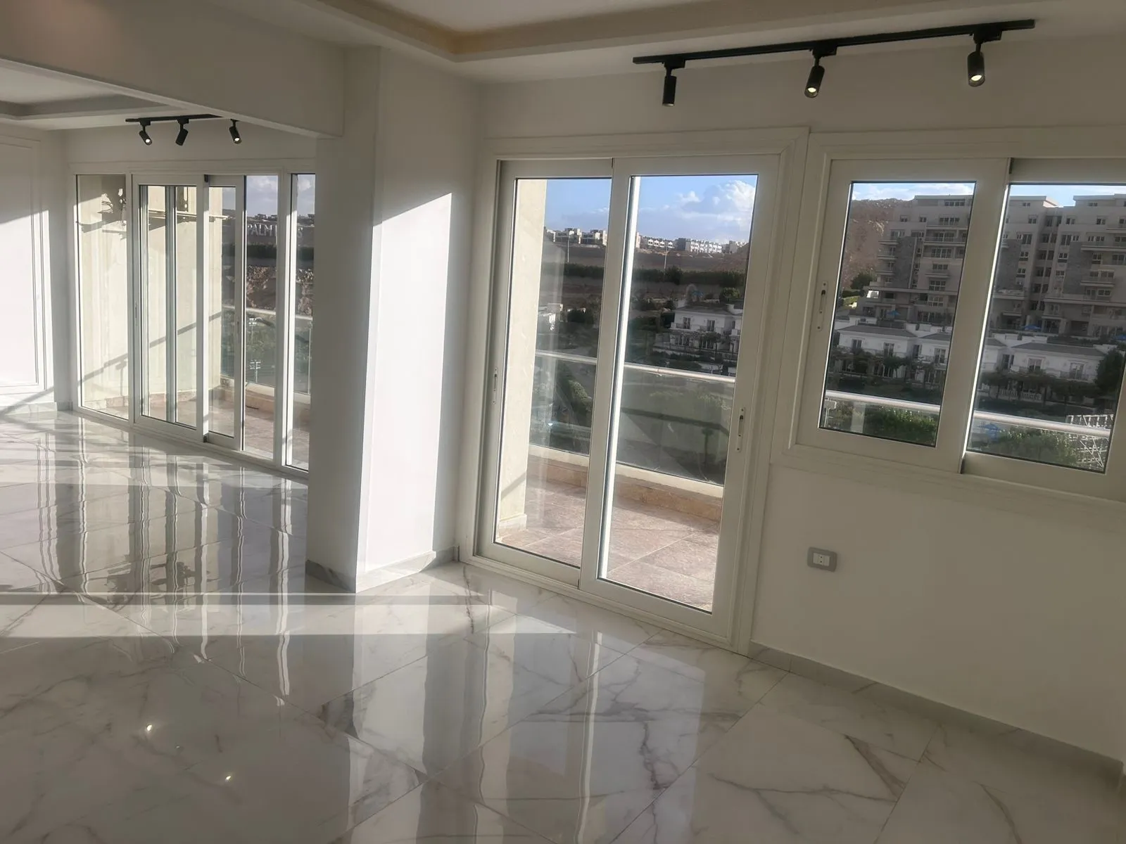 170 sqm Apartment for Monthly Rent in ماونتن New Cairo | 3 Beds | Modern Design