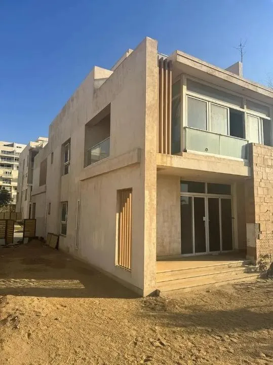Resale Twin-House With Central Park View MV iCity