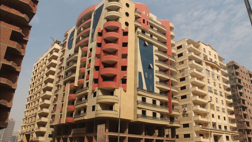 ما العلاقة بين زيادة أسعار الوقود و ارتفاع أسعار العقارات في مصر؟