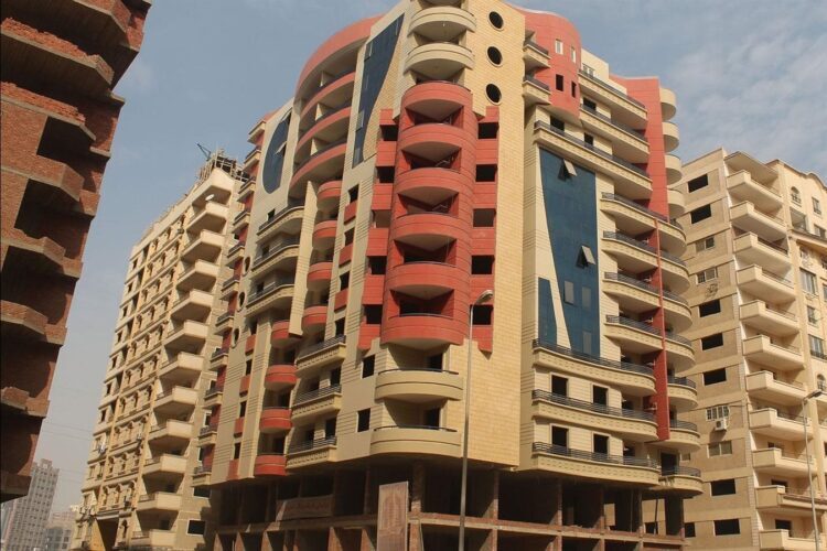 ما العلاقة بين زيادة أسعار الوقود و ارتفاع أسعار العقارات في مصر؟