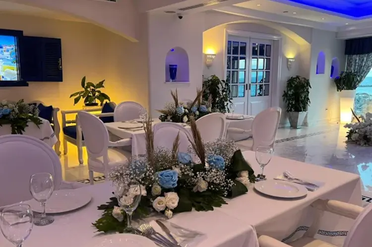 مطعم سانتوريني اليوناني