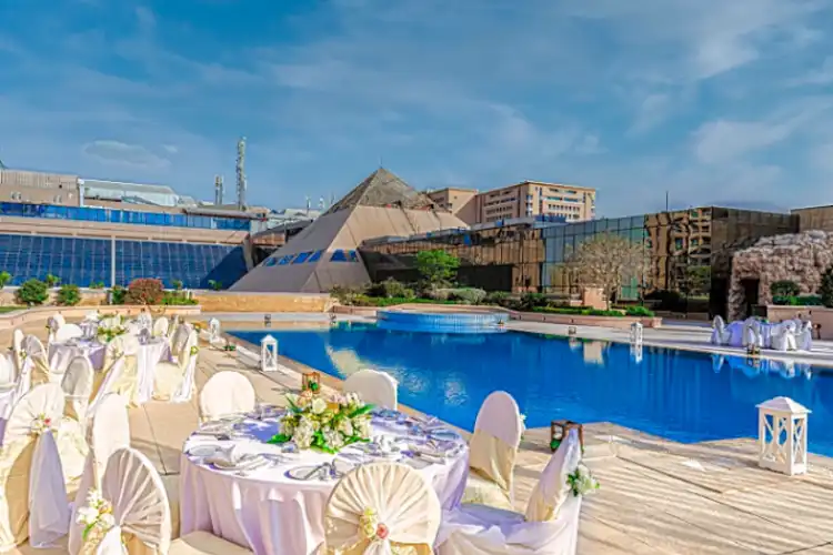 هوليداي إن سيتي ستارز