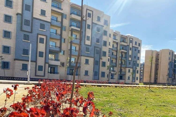 اكتشف أهم مميزات وعيوب مدينة 6 أكتوبر الجديدة غرب المطار 2026، من حيث الموقع، البنية التحتية، الخدمات، وفرص الاستثمار الواعدة اتخاذ قرار السكن أو الاستثمار.